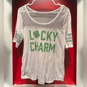 Lucky charm White and Green Graphic Tee XL